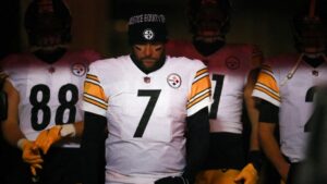 Ben Roethlisberger, al Salón de Honor de Pittsburgh Steelers junto a Maurkice Pouncey y Joey Porter Sr.