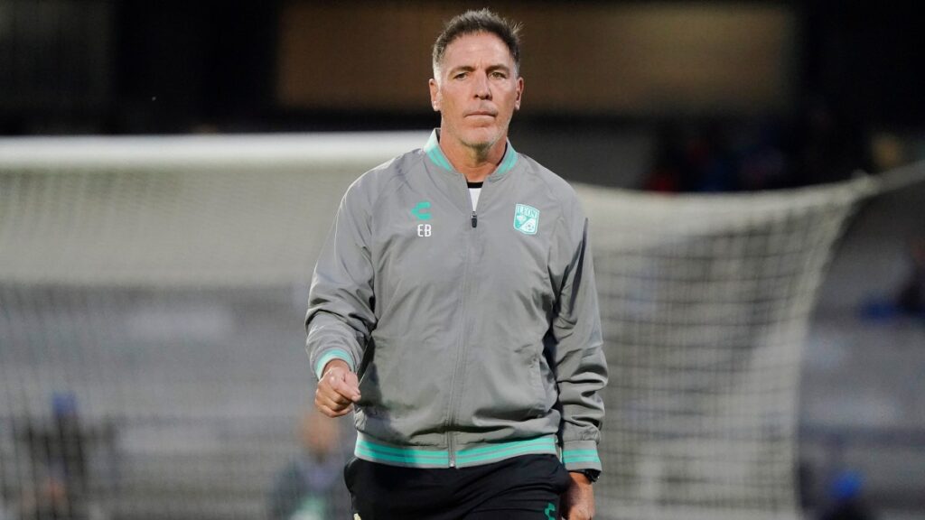 Eduardo Berizzo en partido del León