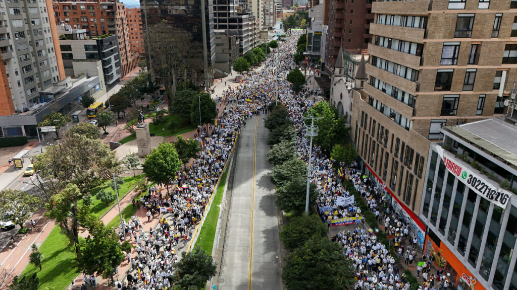 Calle en Bogotá, durante una manifestación. - Reuters.