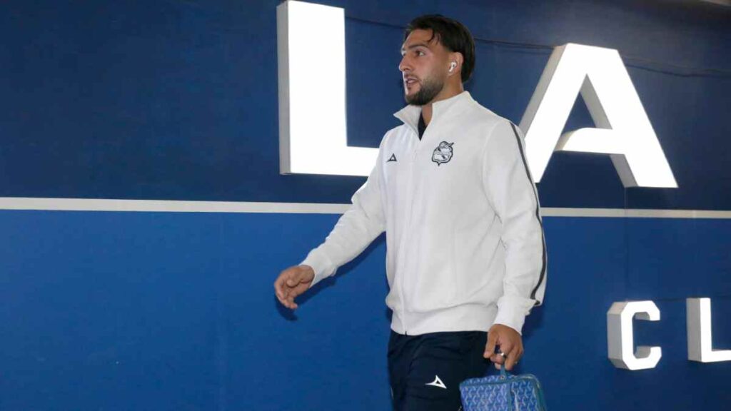 Lucas Cavallini, baja por lesión en la rodilla con el Puebla