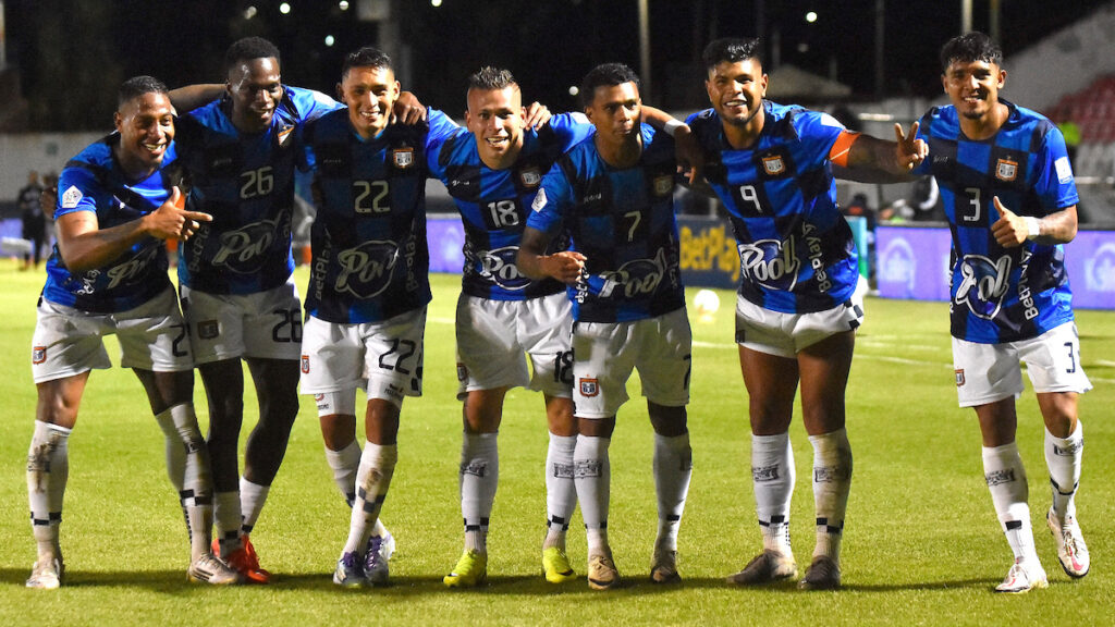 Jugadores de Boyacá Chicó celebran un gol. - Vizzor Image.