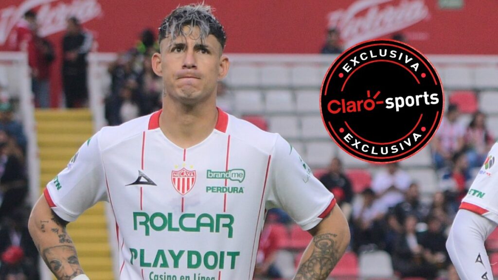 Chicote Calderón previo a un partido del Necaxa