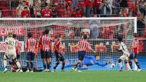 Chivas pierde de último minuto ante NY Red Bulls, en su inicio por la Leagues Cup