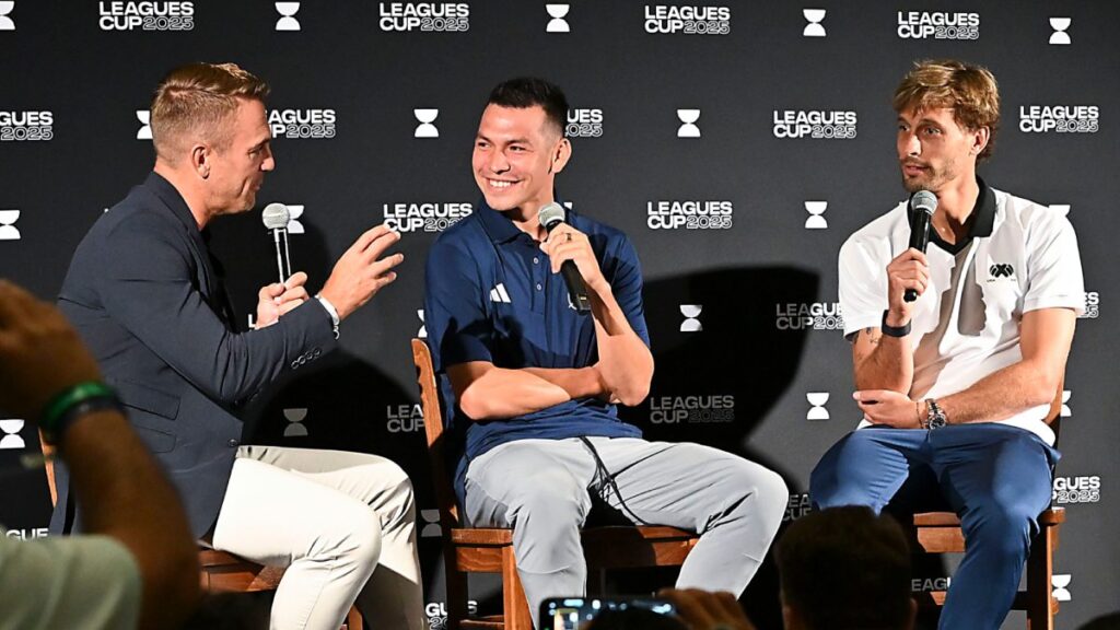 Chucky Lozano, contento en conferencia de prensa