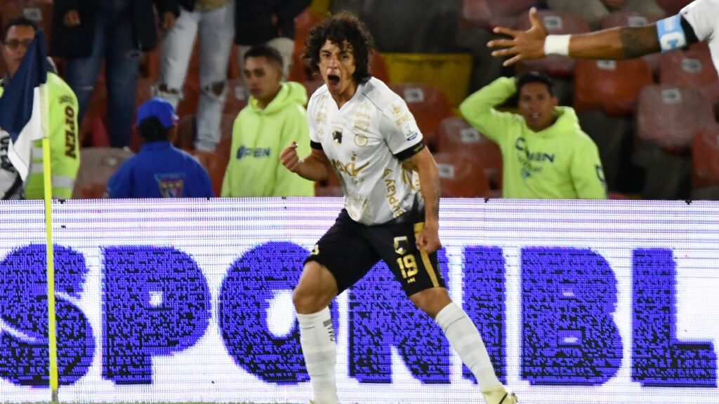 El festejo a rabiar de Daniel Mantilla en Bogotá. Vizzor Image