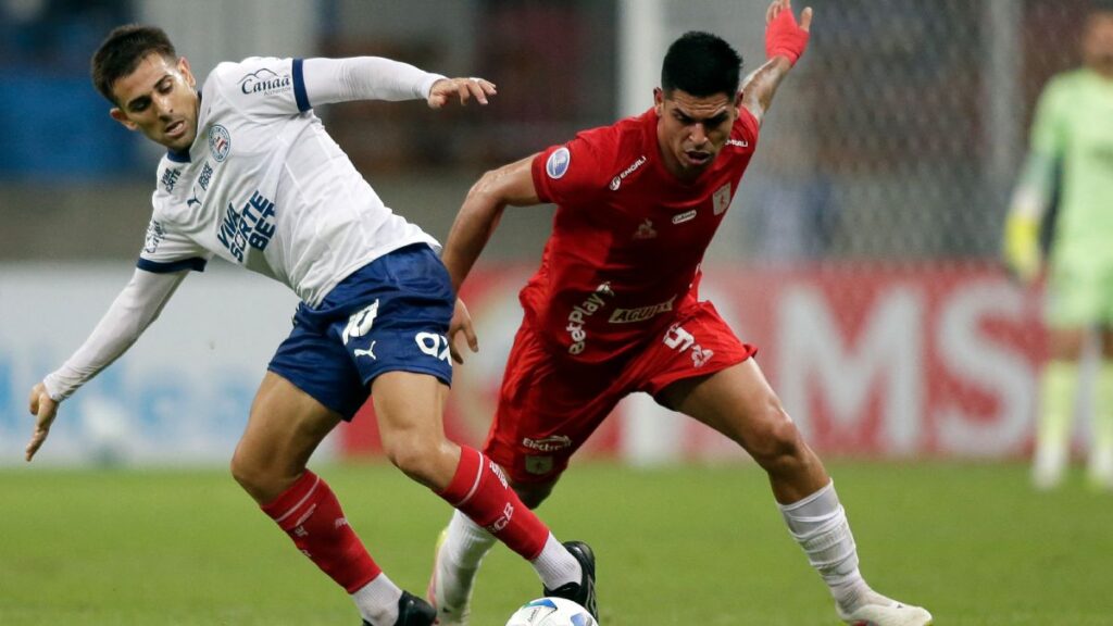 Una postal del duro duelo en Brasil. AFP