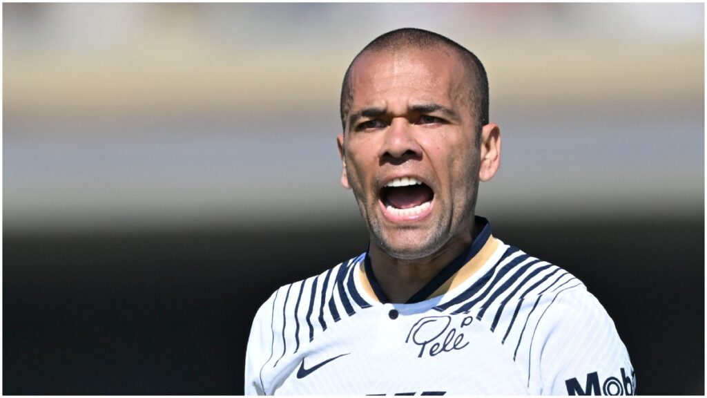 Dani Alves se fue de Pumas con polémica | Imago7