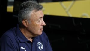 Domenec Torrent acepta que la eliminación de Rayados fue un fracaso y se va molesto con el arbitraje