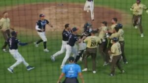 Dorados derrota a Tecos y se lleva la serie con todo y bronca en la LMB