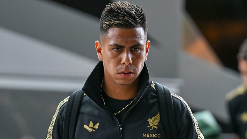 Efraín Álvarez, pese a destacar en la Liga MX, Aguirre parece haberse olvidado del extremo por la sobrepoblación de jugadores en su posición