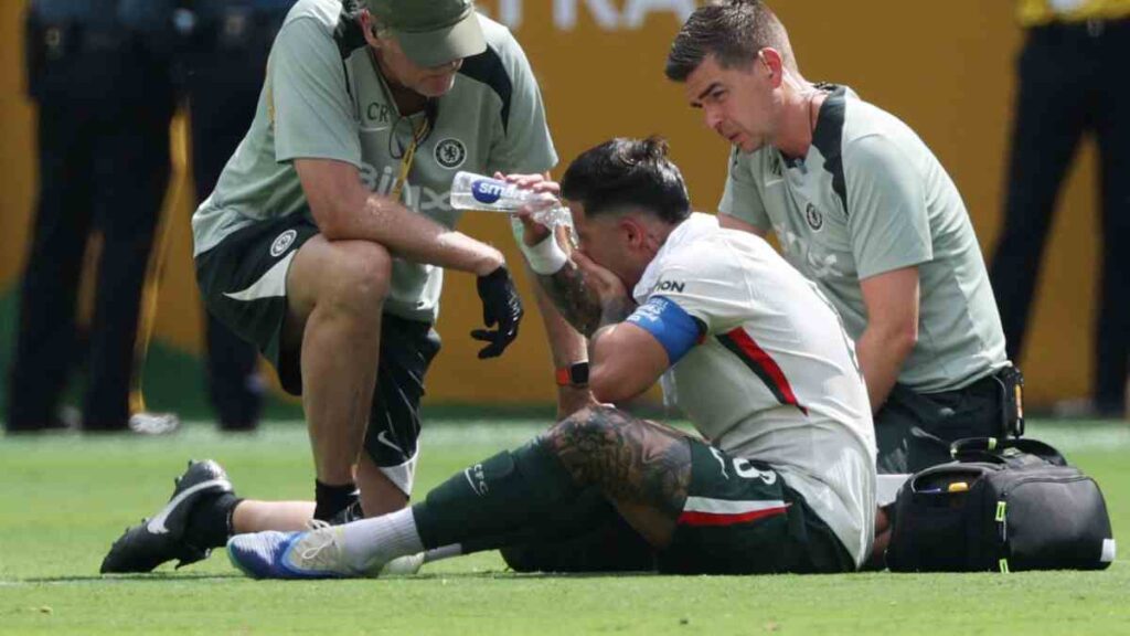 Enzo Fernández fue atendido por el calor ante el Fluminense