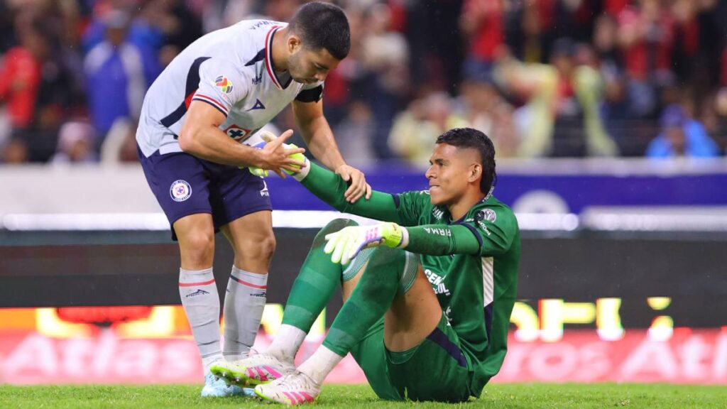 Errores de Kevin Mier le cuestan puntos al Cruz Azul en su visita al Atlas