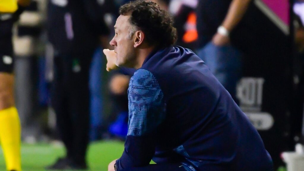 Milito se mostró contento a pesar de caer en su debut con Chivas