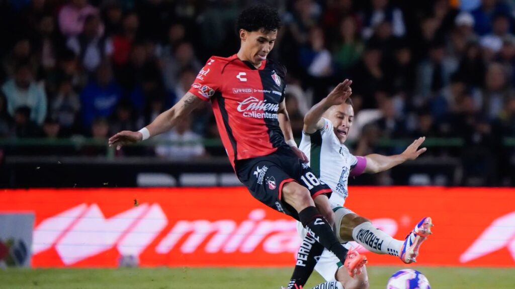 Andrés Guardado vs Atlas