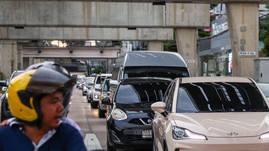 Este jueves 10 de julio no circulan autos con engomado verde. Reuters