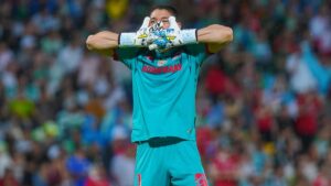 Hugo González sale lesionado ante Santos ¿Se perdería el Campeón de Campeones ante América?