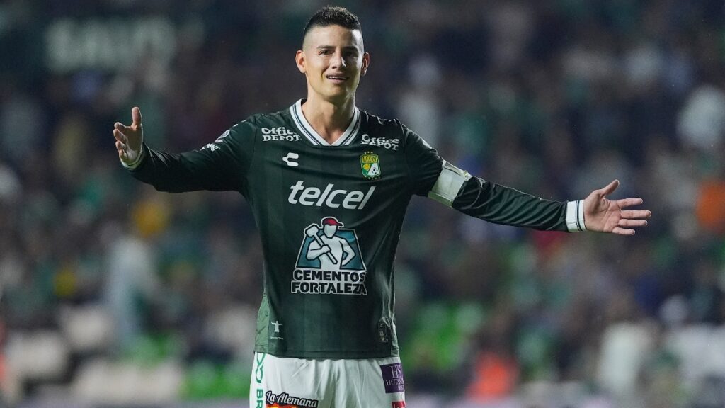 James Rodríguez en su primer partido del 2025-II con León / Imago7