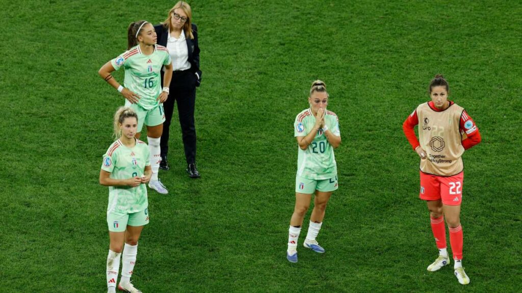 Las Leonas de Inglaterra vuelven a sufrir, pero sellan su pase para defender el título que obtuvieron en el 2022