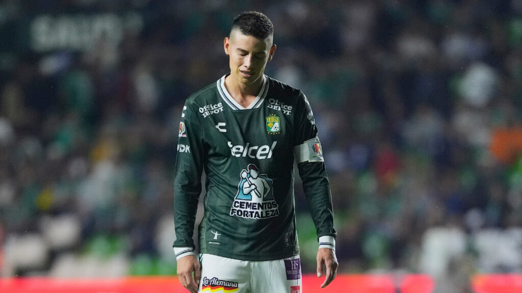 James Rodríguez, en un partido con León. - Imago7.