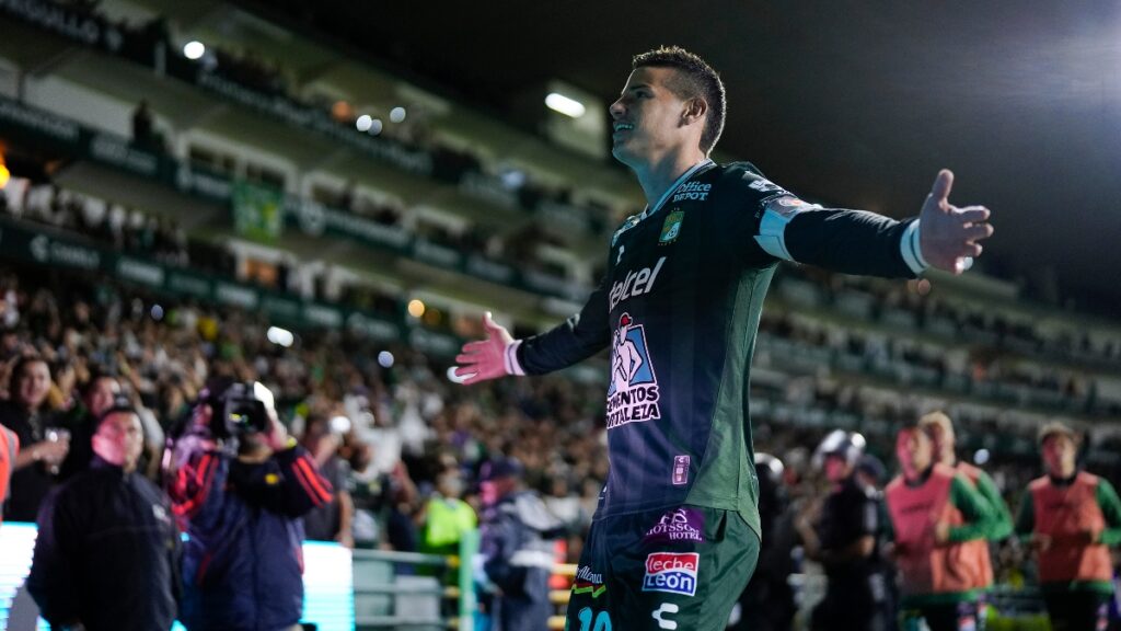James Rodríguez celebrando su gol con León ante Chivas / Imago 7