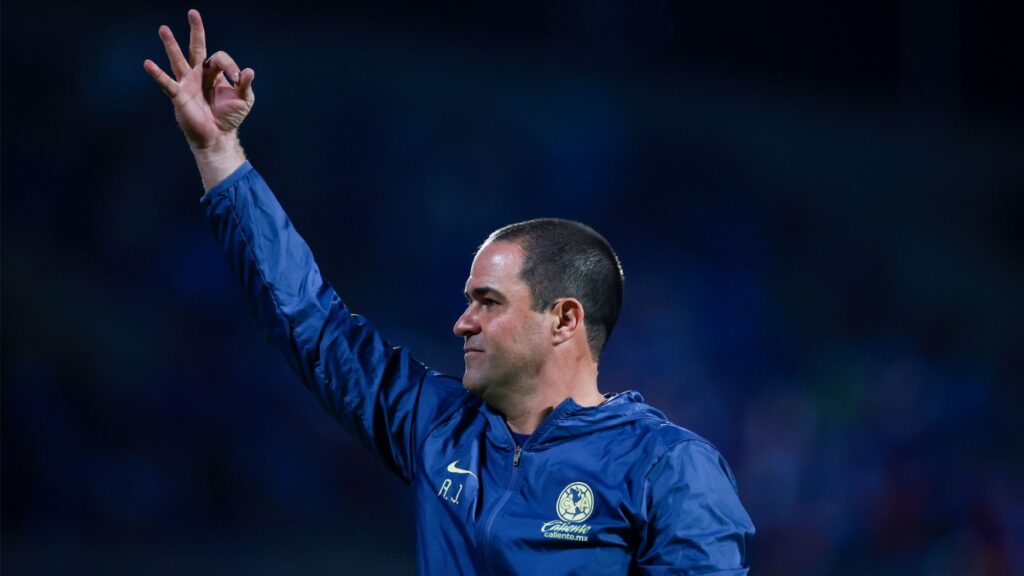 Jardine durante partido ante Cruz Azul en Ciudad Universitaria