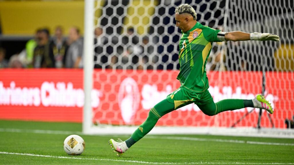 Keylor Navas, opción para llegar a Pumas