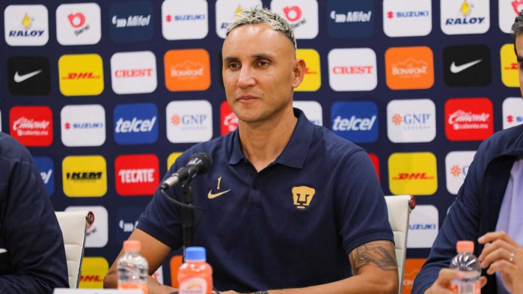 Keylor Navas en su presentación con Pumas