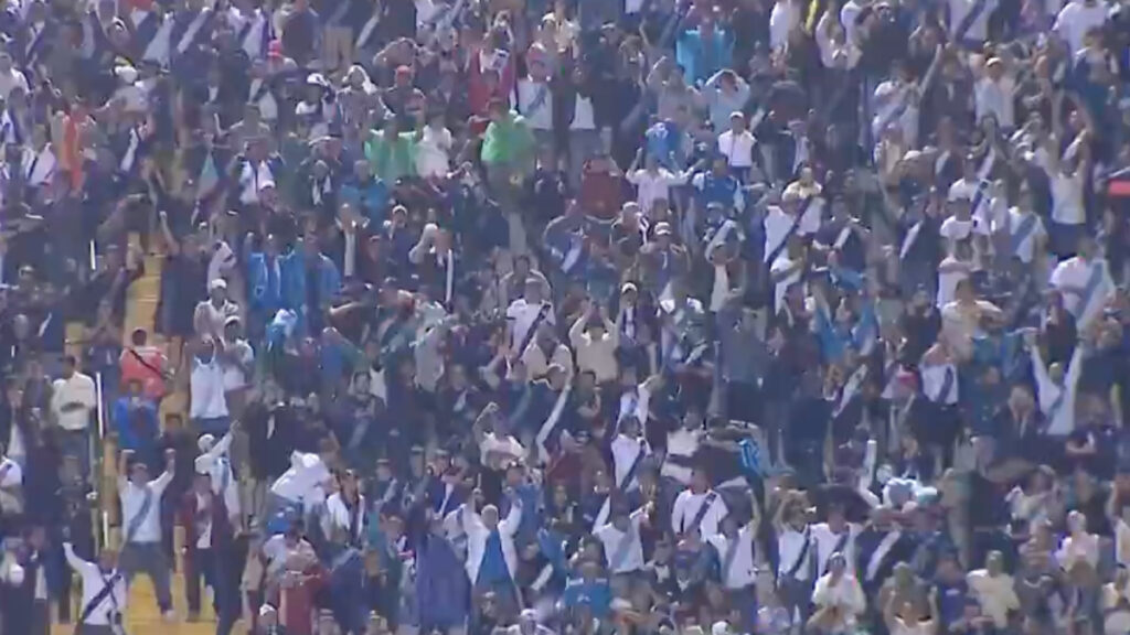 La afición contra Dominicana. (captura Concacaf)