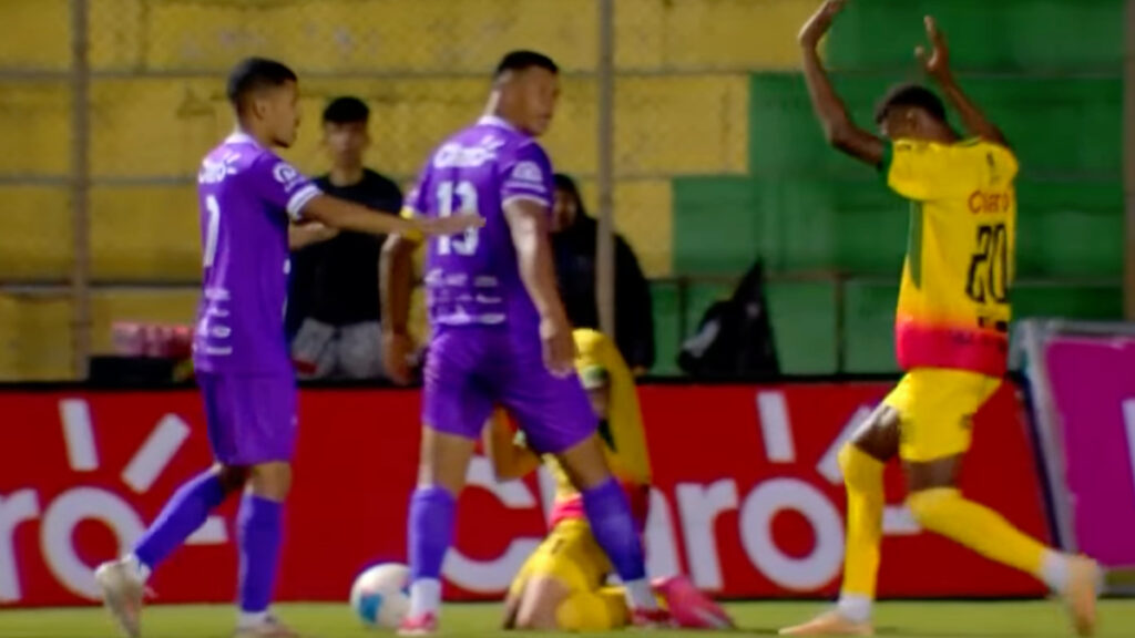 Mucha fricción y poco juego en San Marcos. (captura clarosports)