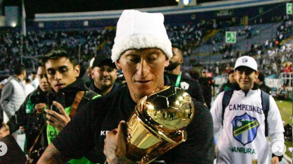 Multicampeón de Guatemala con Comunicaciones. (IG Sthiven Robles oficial)