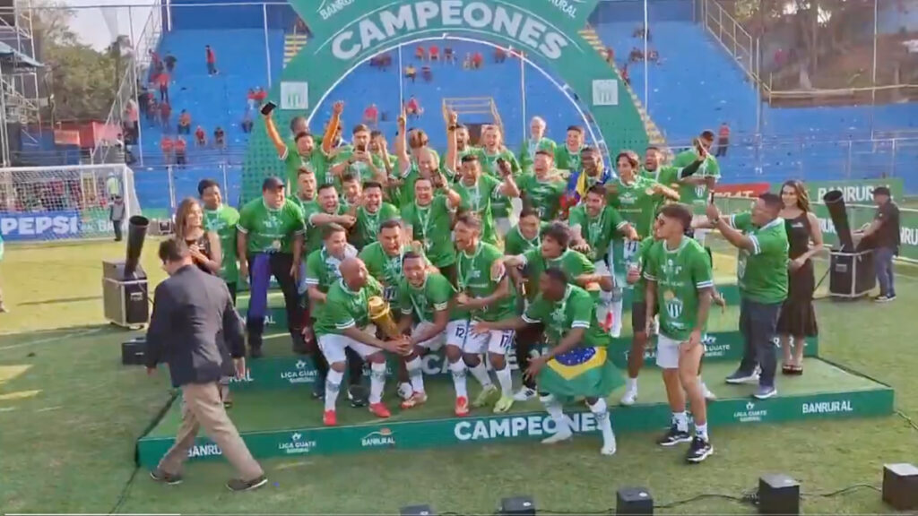 Antigua celebrando el clausura 2025. (Captura Antigua Fbk)