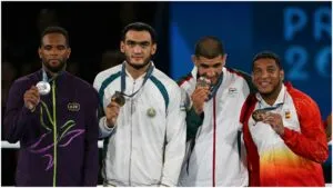 El campeón olímpico de boxeo, Lazizbek Mullojonov, recibe suspensión por supuesto dopaje