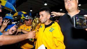 ¡Espectacular bienvenida! Ángel Correa llega a México entre porras y cánticos