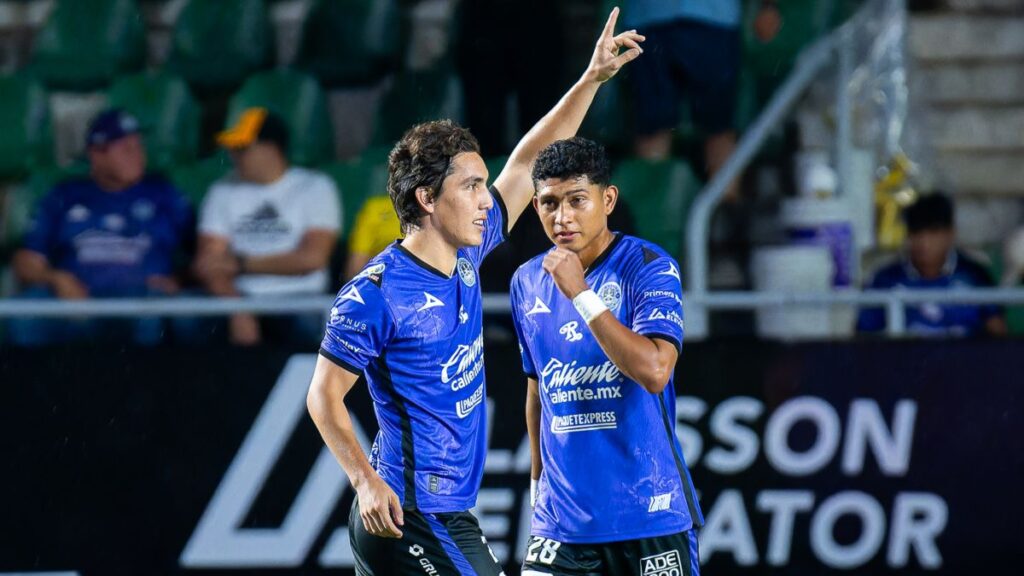 Alberto Herrera en festejo de gol 