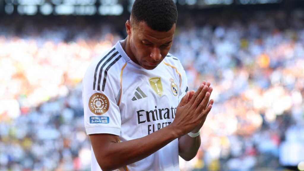 Mbappé quitó a demanda contra el PSG, equipo al que volverá a enfrentar después de salir del mismo, en las semis del Mundial de Clubes