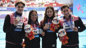 México gana plata en equipo mixto de clavados en el Mundial de Singapur 2025 y Osmar Olvera hace historia