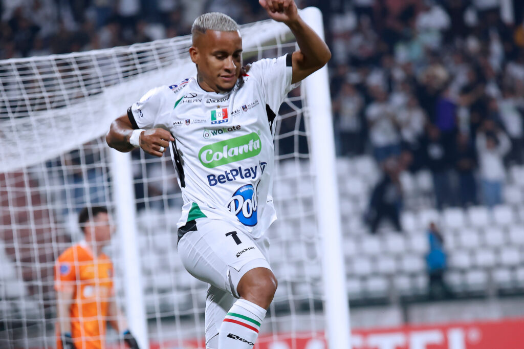 Michael Barrios celebrando con Once Caldas ante San Antonio Bulo Bulo / Vizzor