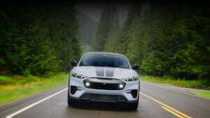 Probamos el Mustang Mach-E 2025: el corazón eléctrico que late con espíritu deportivo