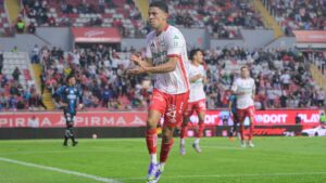 Johan Rojas pone adelante al Necaxa temprano ante Querétaro