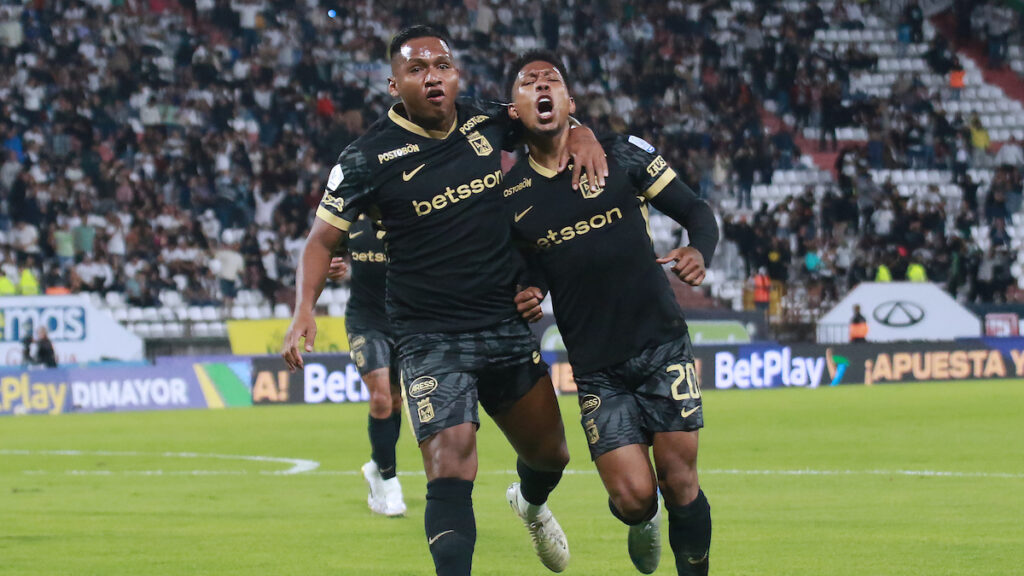 Alfredo Morelos y Joan Castro celebran un gol. - Vizzor Image.