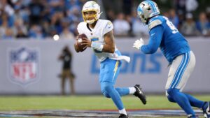 Chargers apalea a Lions en el juego del Salón de la Fama de la NFL