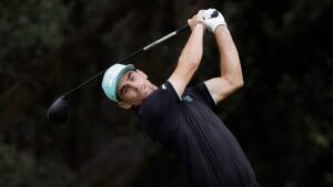 Niemann cierra sin errores y comparte la cima tras una primera ronda interrumpida en Valderrama