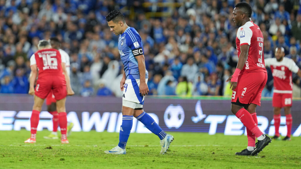 Falcao, cabizbajo tras caer ante Santa Fe en cuadrangulares. | VizzorImage