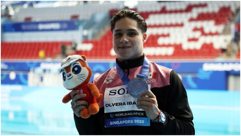Osmar Olvera presume su plata en Singapur 2025 | Reuters