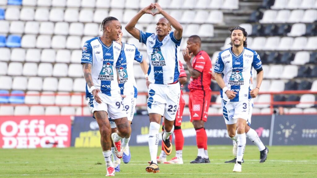 Luis Quiñones en festejo de gol