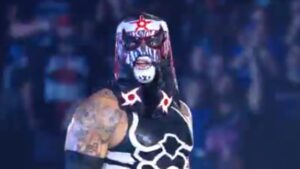 ¡No puede ser! Penta Zero Miedo domina, pero vuelve a caer ante Seth Rollins en Monday Night RAW