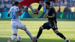 Alexis Vega y la plancha que casi lo rompe: ¿Era expulsión para el jugador de Honduras?