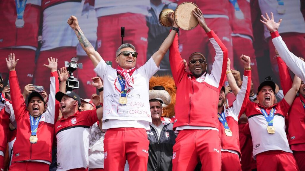 Independiente Santa Fe celebrando su décimo título / Vizzor