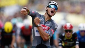 Mathieu van der Poel vence a Tadej Pogacar y a Jonas Vingegaard para ser líder de la general en el Tour de Francia 2025