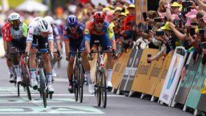 Tim Merlier gana la accidentada tercera etapa del Tour de Francia 2025